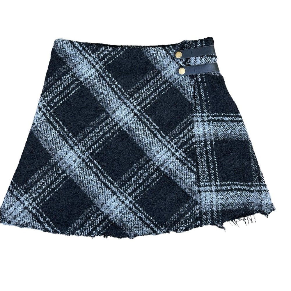 Shop Neighbor Women’s Plaid Mini skirt size S